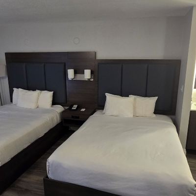 標準客房 - 帶2張大床 - 享有泳池景觀 - 禁煙 奧索尤斯速8酒店優惠