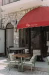 Pietra Social House