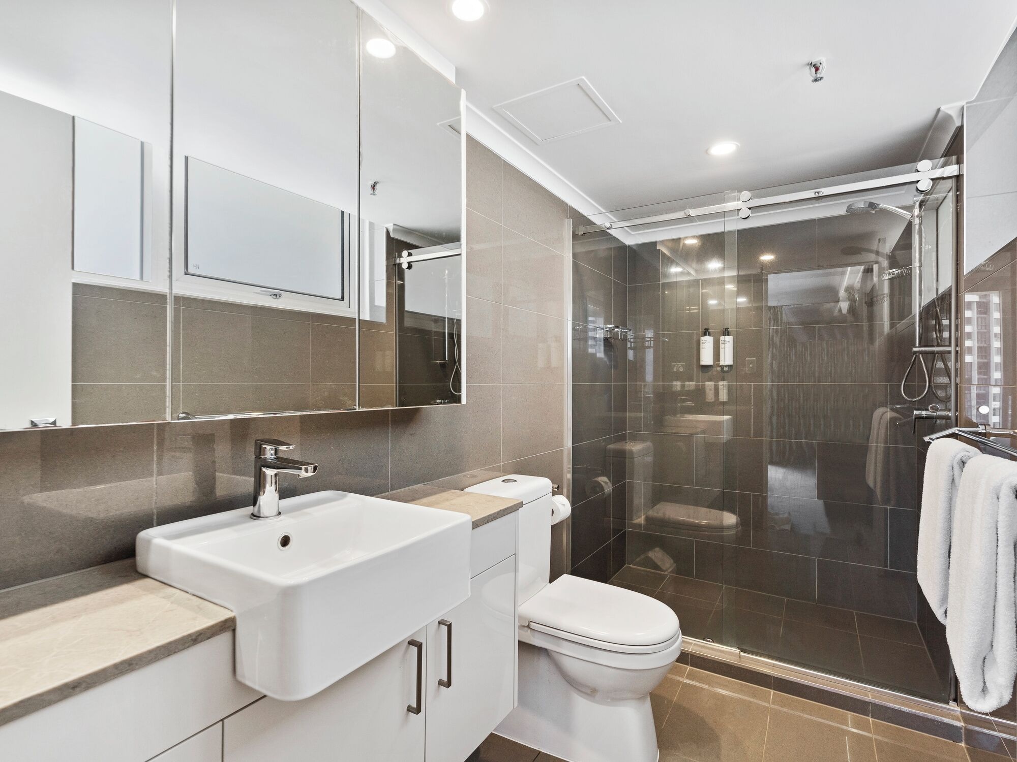 三卧室家庭海景公寓