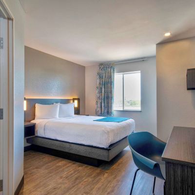 Queen Room with Mobility Accessible Tub-Non-Smoking Motel 6-Harlingen, TX Promo Code