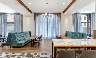 Hilton Garden Inn Milwaukee Downtown - Housity