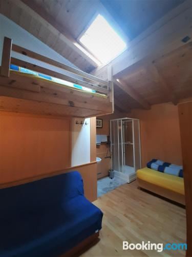 带阳台的三卧室公寓