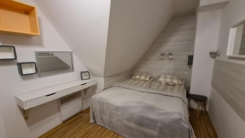 带阳台的两卧室公寓