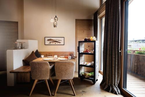 高级两卧室公寓 - 带阳台