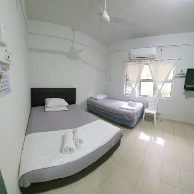 Bilik Bertiga Kupon OYO 90116 Fbs Inn Hotel