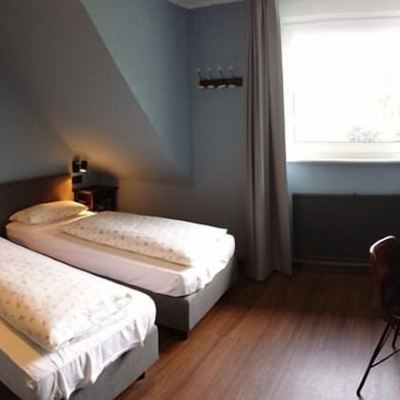 One-Bedroom Twin Room