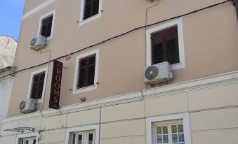 Pula Center Rooms - Housity