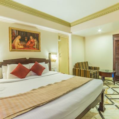 Deluxe Room Hotel Hillock Promo Code
