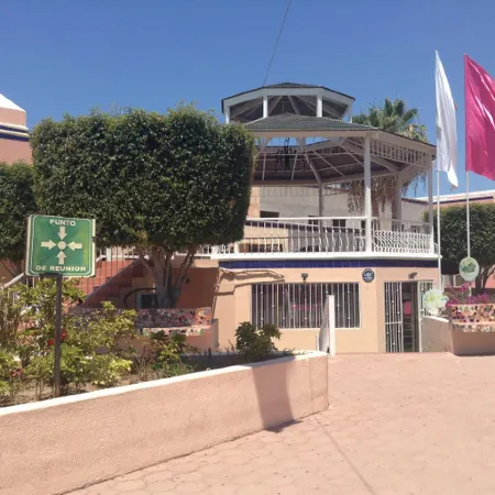Los Jitos Hotel & Suites