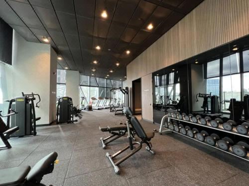 City Center 2BR with Stunning Views, Pool and Gym! Two-Bedroom Apartment