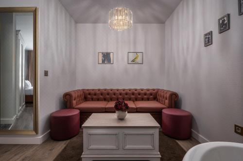 带浴缸的豪华套房