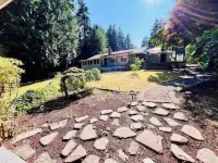 Charming 2BR w/ Garden Retreat & 2 Free Parking
