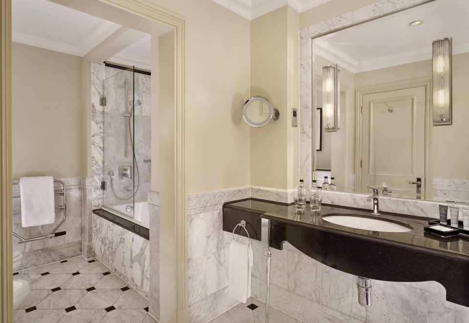 JW Marriott Grosvenor House LondonDeluxe Queen Room