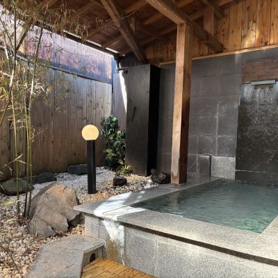 低層轉角日式房帶浴室，園景 美人魚餐廳飯店優惠