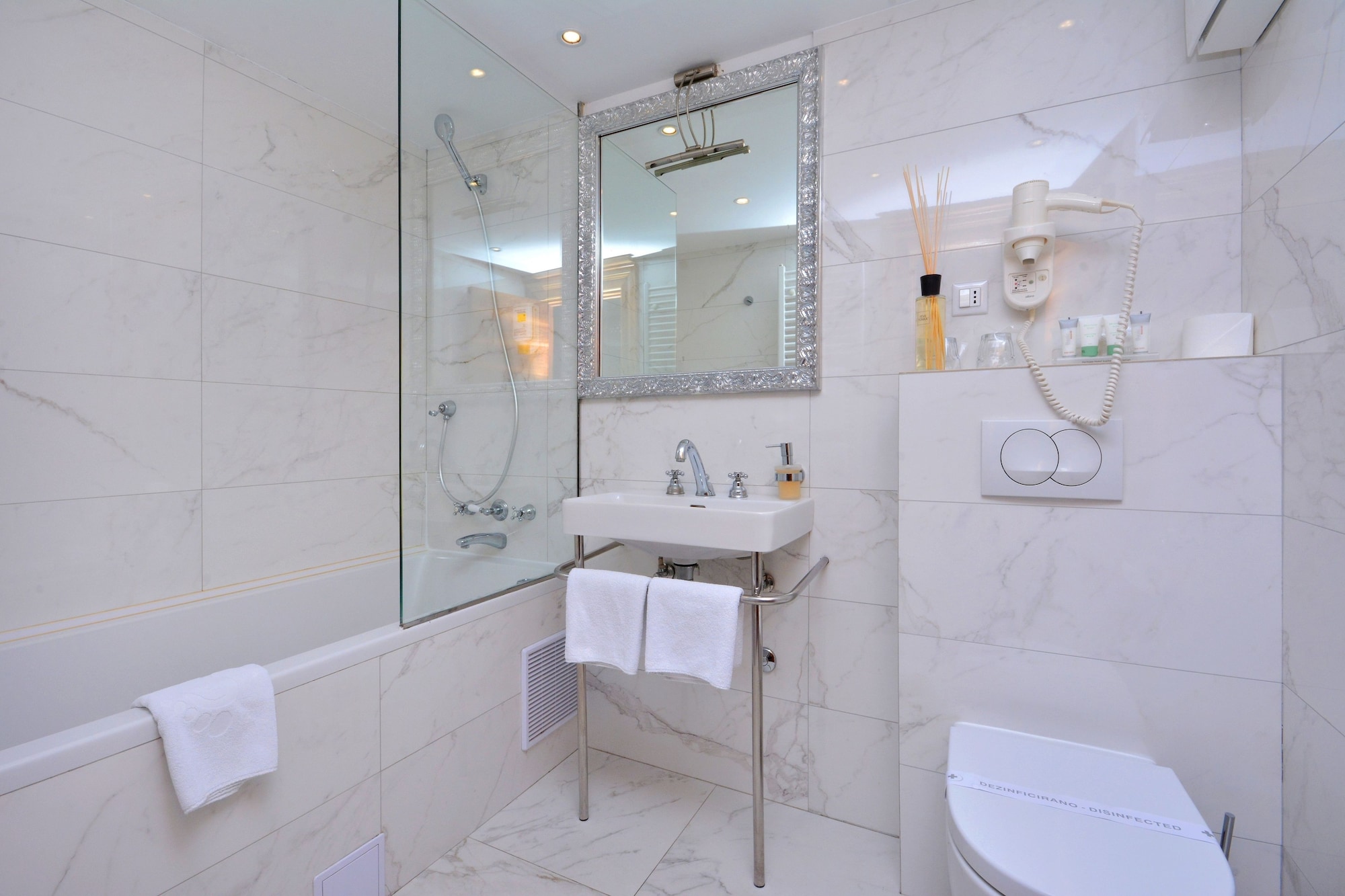 豪华双人或双床房