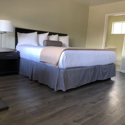 Standard Double Room, 1 King Bed, Partial Lake View, Non Smoking Hotel Elevation Promo Code