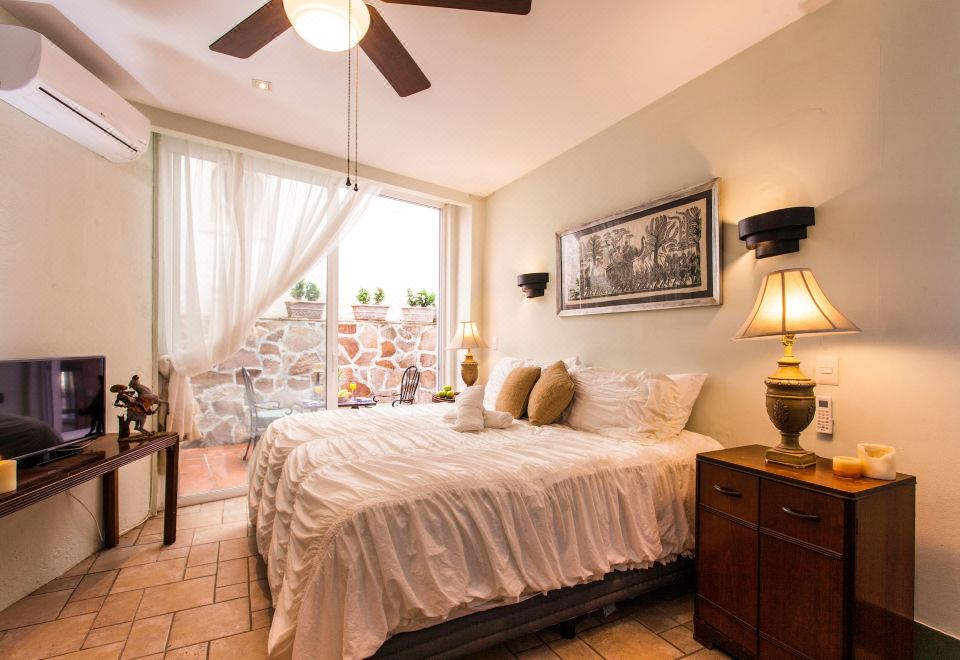 单卧室特大床间