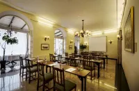 International au Lac Historic Lakeside Hotel