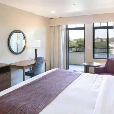 Queen Room-Non-Smoking Hotel Siri Downtown - Paso Robles Promo Code