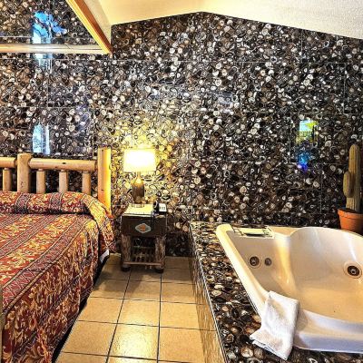King Suite with Jetted Tub Bedford Inn Promo Code