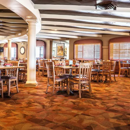 Magnuson Grand Pioneer Inn and Suites Отели в г. Эсканаба