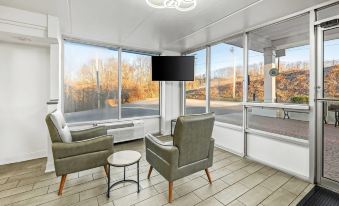 Super 8 by Wyndham Kingsport - Housity