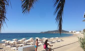 Chill Beach Condo in Ibiza Nice Experiencience