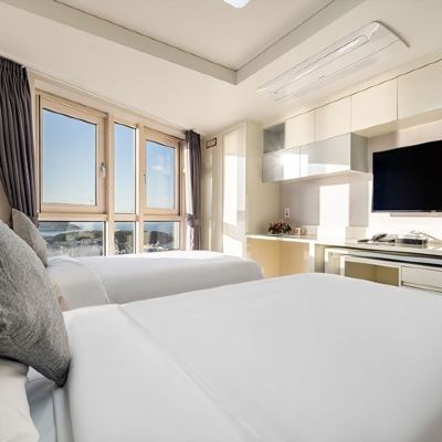 Premier Twin Room with Ocean View
