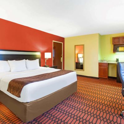 豪華特大床房間配有無障礙通道-禁煙 哈里斯堡温德姆貝蒙特酒店優惠