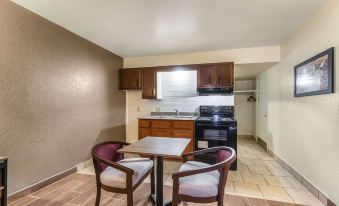 Econo Lodge San Marcos University Area