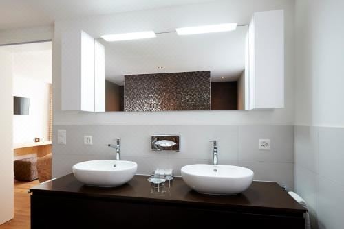 带阳台的三卧室公寓