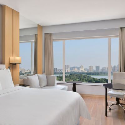 Lake View, Westin Suite, Club Lounge Access, 1 Bedroom Suite, 1 King