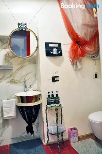 Billie's Flat Red - Art & Design Apt in Verona Historic CentreThree-Bedroom Apartment