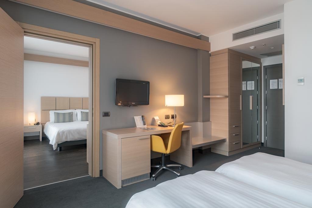 家庭房， 多张床 （Deluxe）