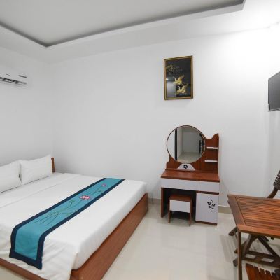 Basic Double Room Single Use, 1 Queen Bed