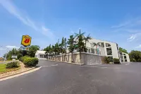 Super 8 by Wyndham Branson / Shepherd of the Hills Exwy Hotel di 