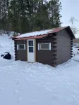 懷俄明蒙特內哥羅丘陵質樸小木屋，出門即可騎雪地摩托