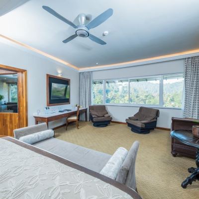 Mountbatten Suite Earl's Regent Hotel Promo Code