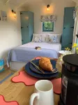 St. Kew Shepherd Huts Hotel di 