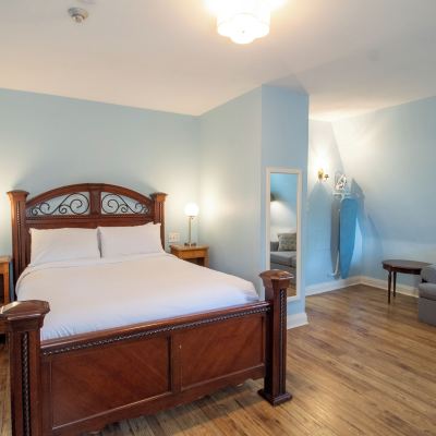 Junior Suite - 1 Queen & 1 Sofa-Bed Hochelaga Inn Promo Code