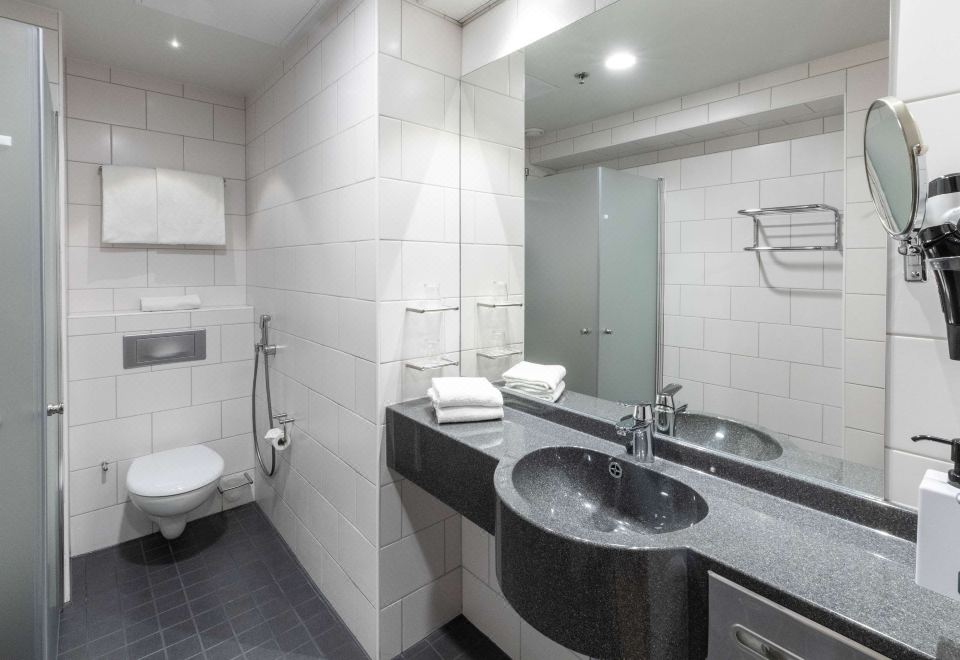 高级特大床间带梳化床