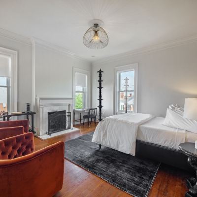 Luxury Queen Room Graystone Inn Promo Code