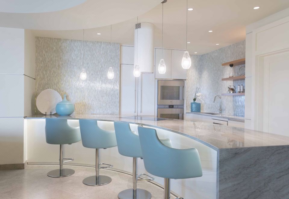 兩臥室套房 - 臥室1：1張特大床；臥室2：2張大床