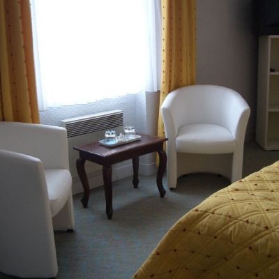 Twin Room Le Platane Promo Code
