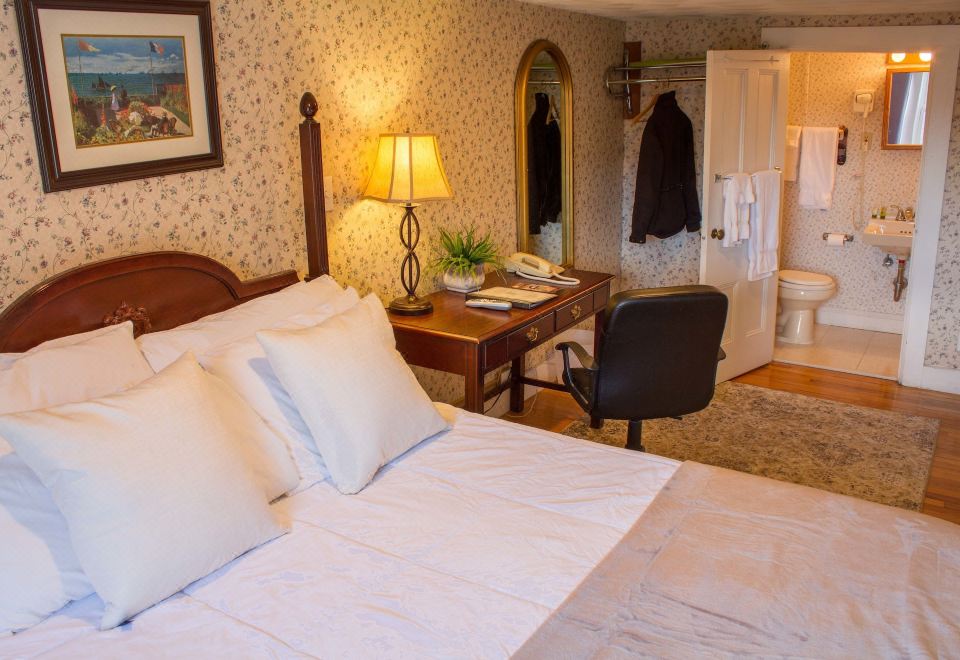 双人房，带一张双人床 @ 1750 Beacon st