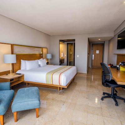 Deluxe King Room Galeria Plaza Veracruz by Brisas Promo Code