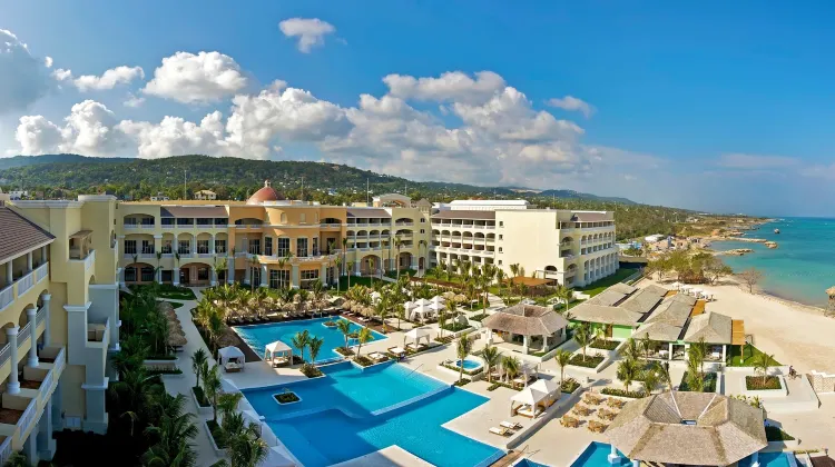 Iberostar Grand Rose Hall 外観