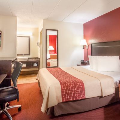 Accessible Superior King Room Non smoking Red Roof Inn Ann Arbor - University of Michigan South Promo Code