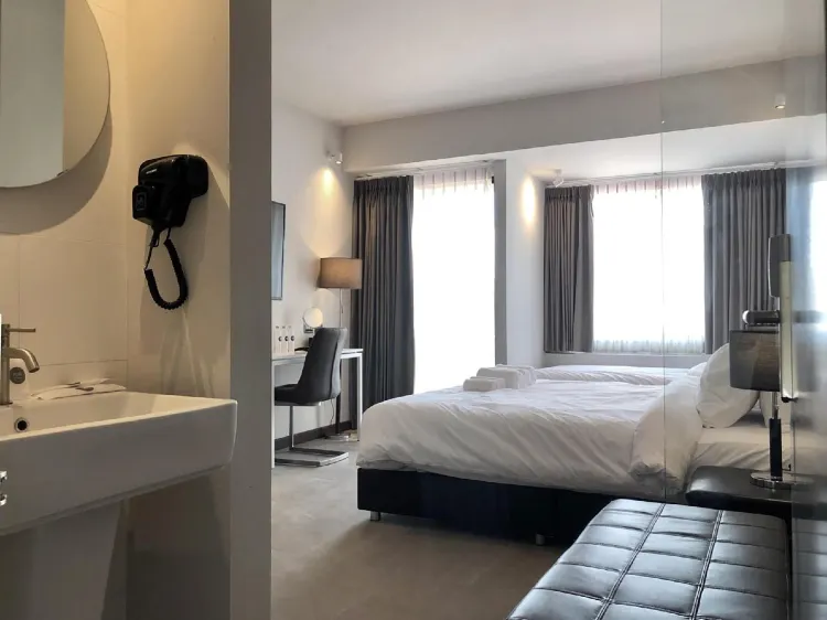 ห้องพักสำหรับสามท่าน - 1 เตียงคิงไซส์ & 1 เตียงเดี่ยว
