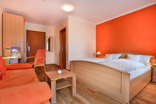 带山景的双人间